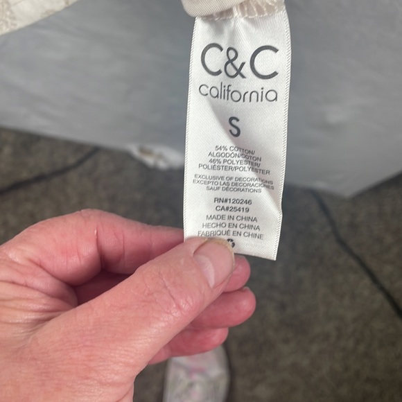 NWT C&C CALIFORNIA Floral Shirt. Size Small - Picture 6 of 6